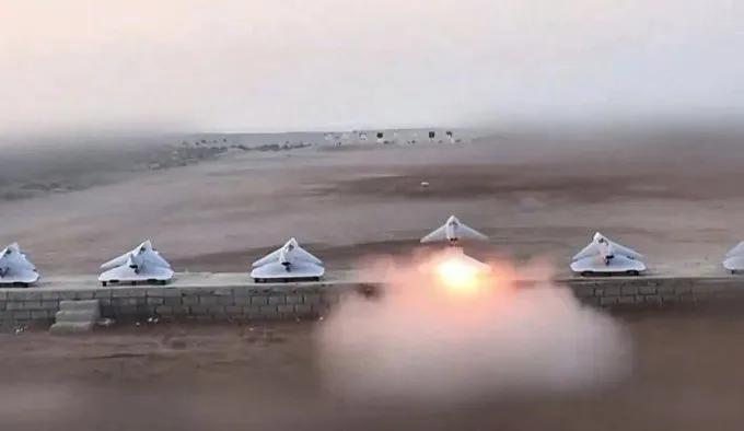 伊朗想出了一个办法：不跟美军比谁的装备更贵，专门用便宜的打贵的。5万美元无人机耗