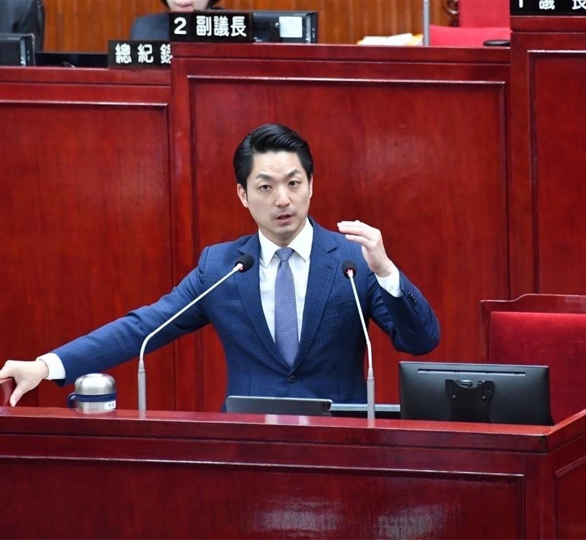 记者问蒋万安：你是台湾人还是中国人？蒋万安的回答出乎预料。他说：我是台湾人，是台