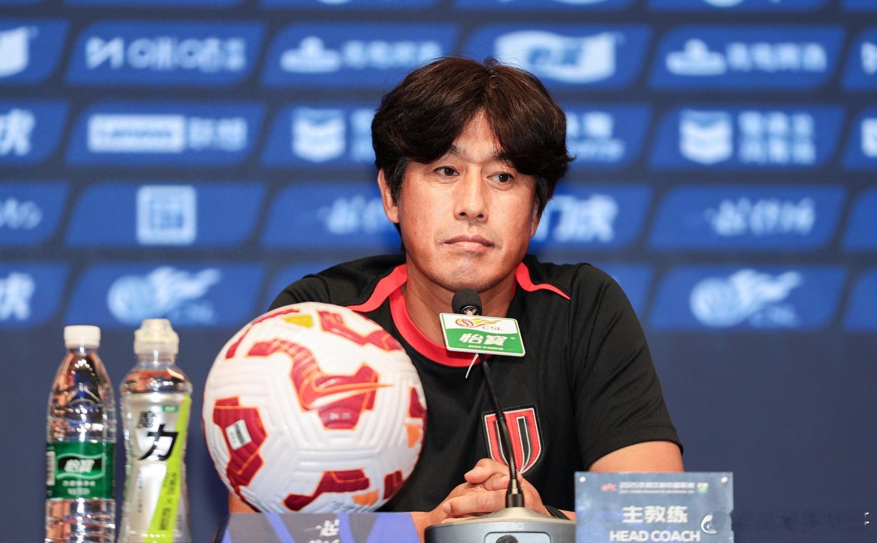 这几天徐正源的各种谣言满天飞，假作真时真亦假。作为成都蓉城的功勋教练和绝对灵魂，