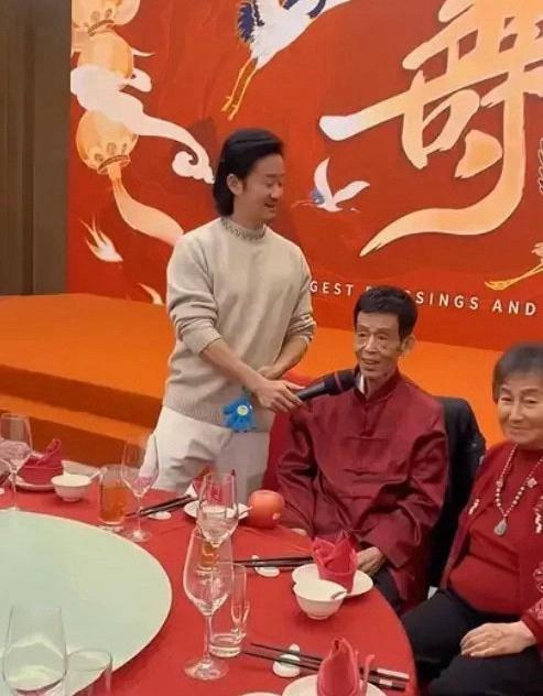 这么大个明星父亲大寿就放这些酒？