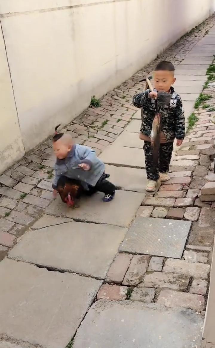 有人。