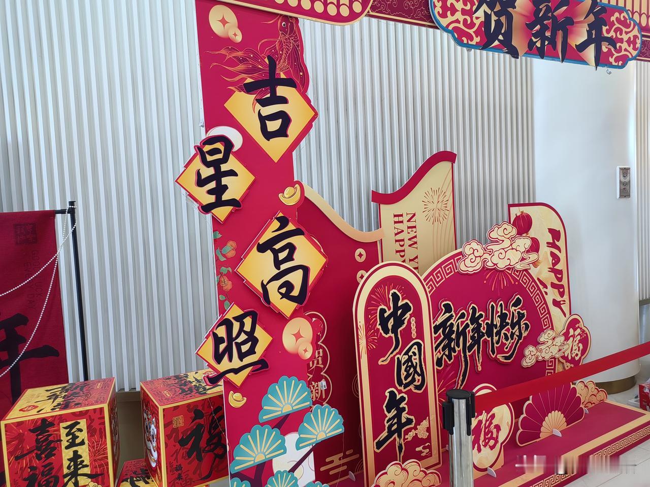 昨天我才知道，弟弟的年终奖比去年多了不少，真替他高兴。我弟弟今年50岁，毕业