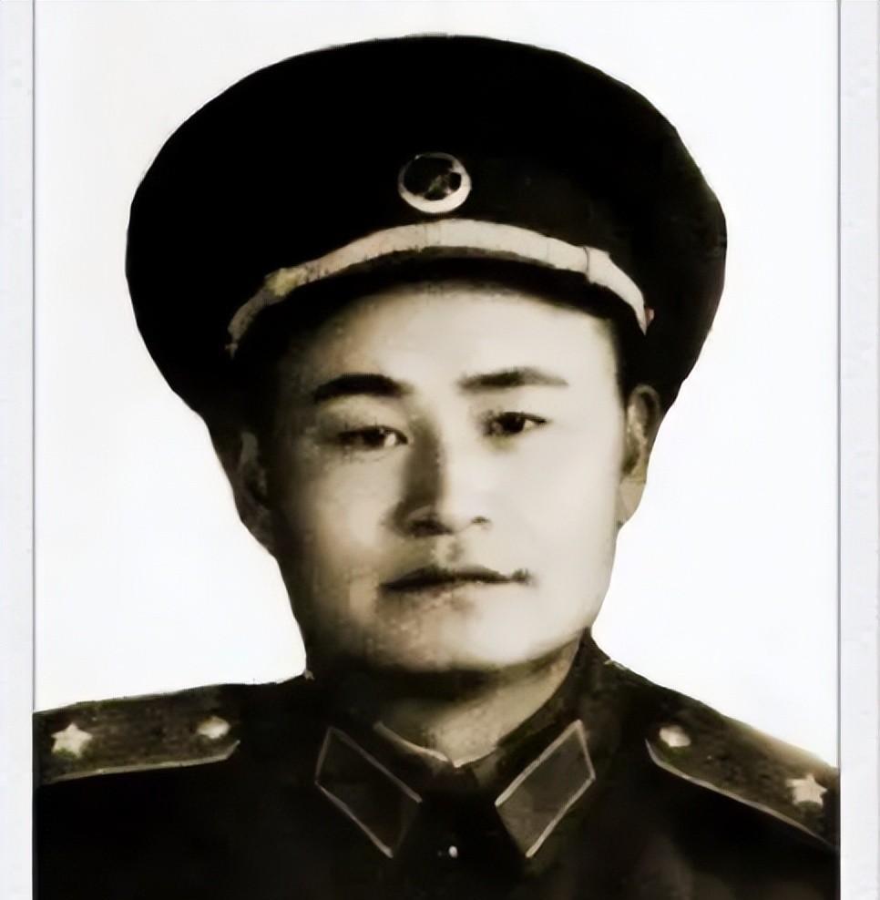 1957年，一位警卫员掏出手枪，对准正在开会的李发少将连续开了三枪，倒在血泊中李