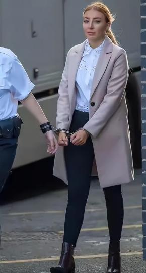 英国监狱爆出无耻大瓜！伦敦旺兹沃思监狱，32岁已婚女狱警琳达值班时竟钻进牢房，跟
