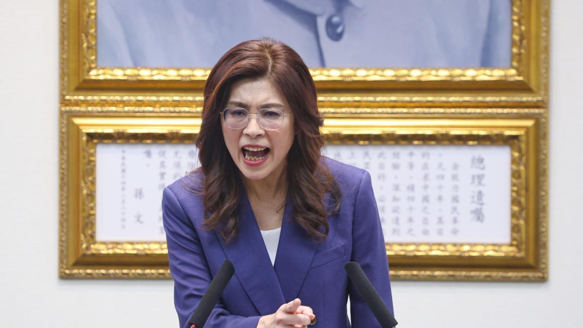郑丽文访美团队成员大换血，此前信誓旦旦称有美方高层官员接待，现在也没有了。郑丽