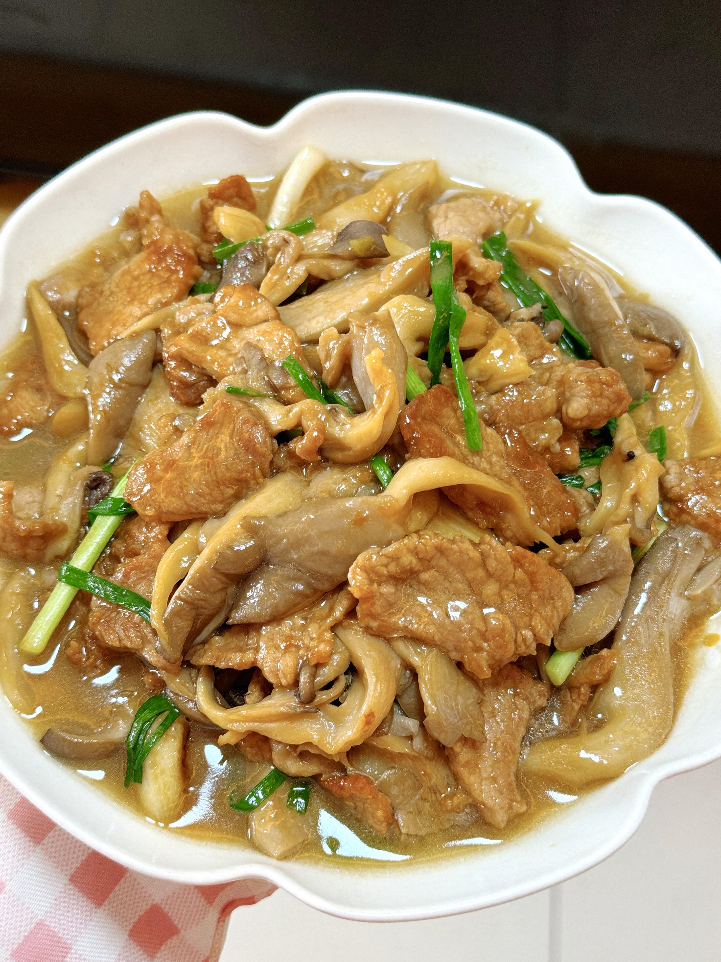 平菇炒肉香到舔盘🔥汤汁拌饭绝了谁懂啊家人们😭挖到一款巨下饭的家常硬菜——