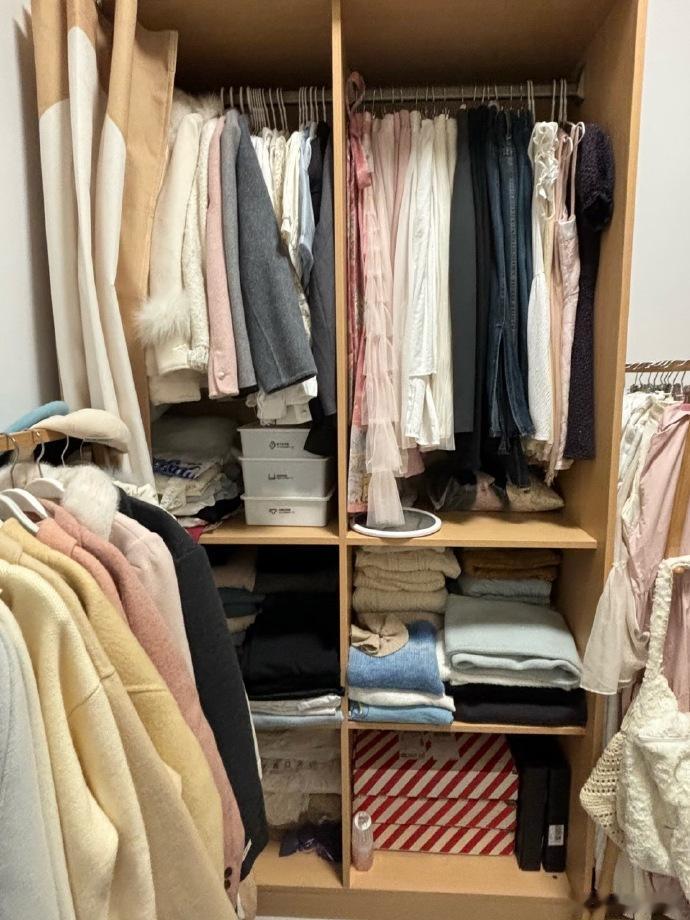 🙆现在的年轻人精挑细选的买了很多丑衣服，抠抠搜搜的花了很多钱。😌饥肠辘辘的