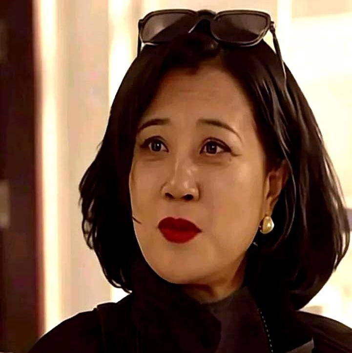 《乡村爱情》杀青，导演没给红包，反手塞给王红梅一盆土。这盆土不简单，是象牙山的