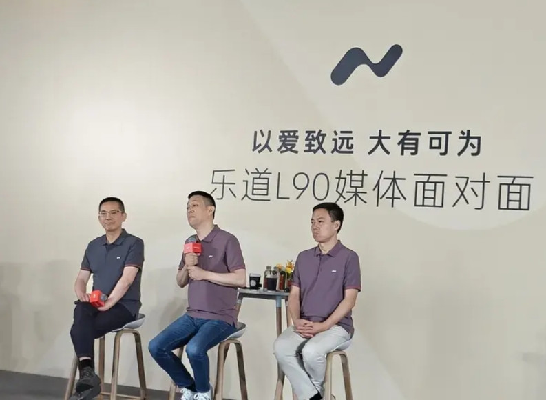 去年李斌直播时，网友开玩笑乐道L60卖不到特斯拉ModelY零头，李斌回怼“瞧