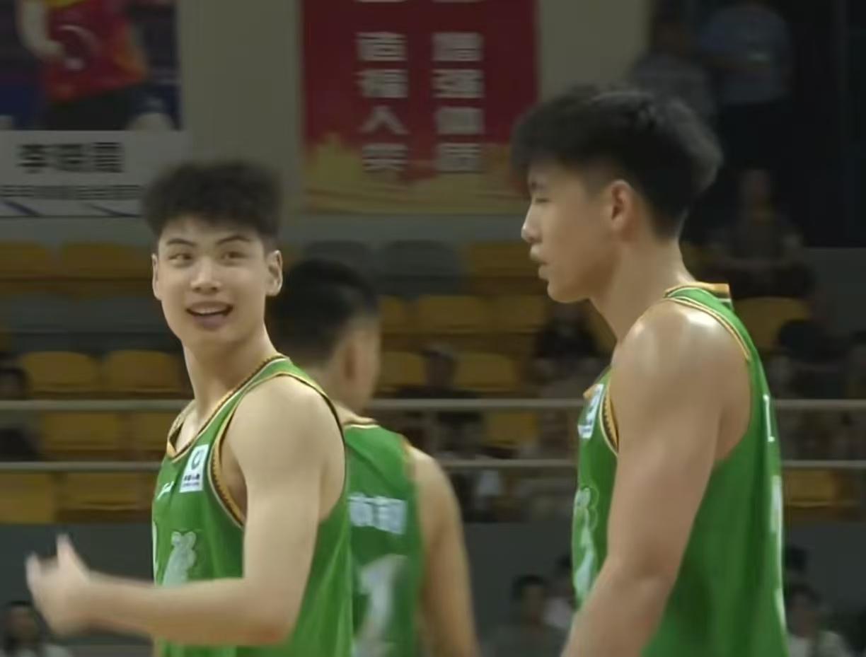 辽宁男篮90：74大胜吉林，李虎翼替补上场，他砍下11分，做到了攻防一体，超远三