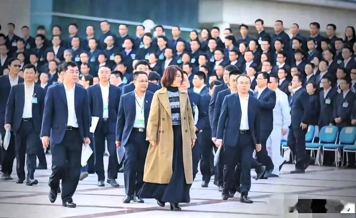 董明珠这一次要被打工人狠狠记住了董明珠央视采访：普通员工只要把自己的工作做