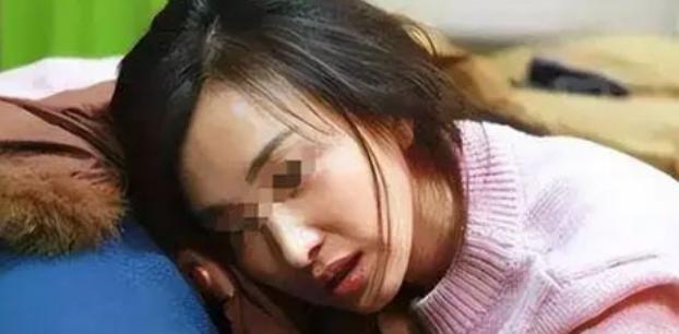 陕西一女子，瞒着丈夫和相好在出租屋见面，中途，丈夫突然冲进来将情夫暴打，又掌掴女