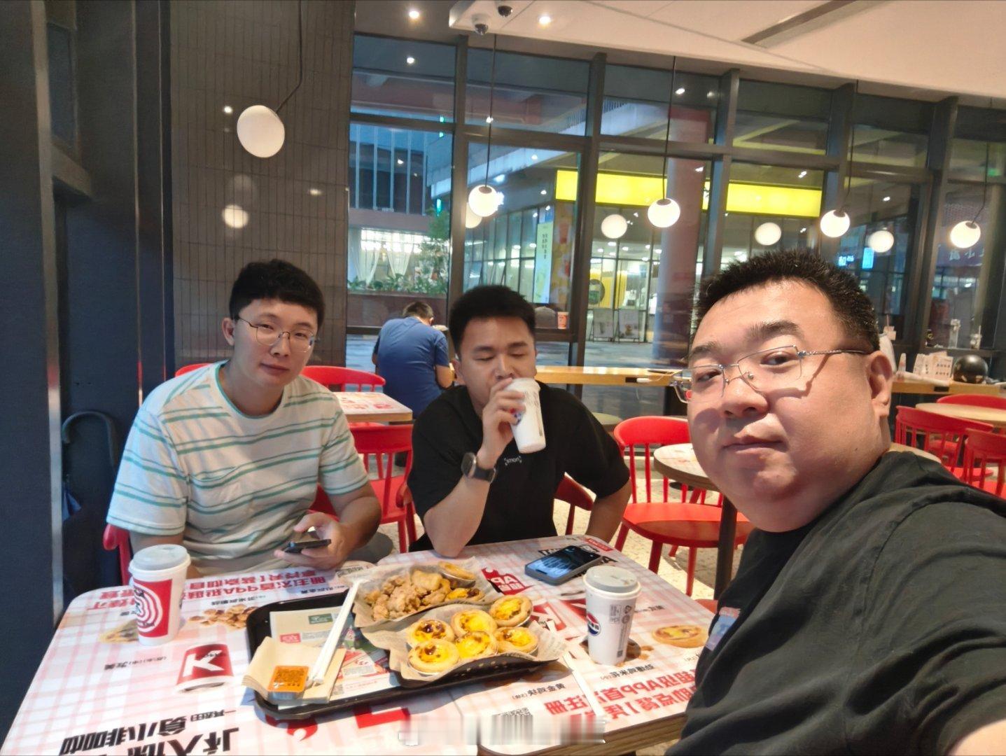 高档西餐，我们也吃上了，不比你们吃的差[doge]老霍随便聊​​​