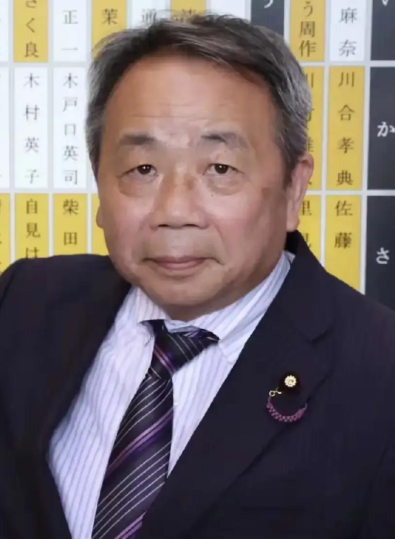汉奸石平太可恶了，比小泉进次郎还可恶。8月15日，石平先是参拜了靖国神社，中午又