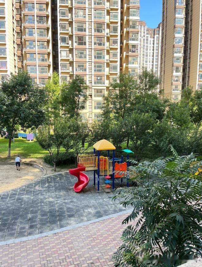 我发现，大多数从企业退休的员工，都差不多是这样的状态。1、工资不算太高，30