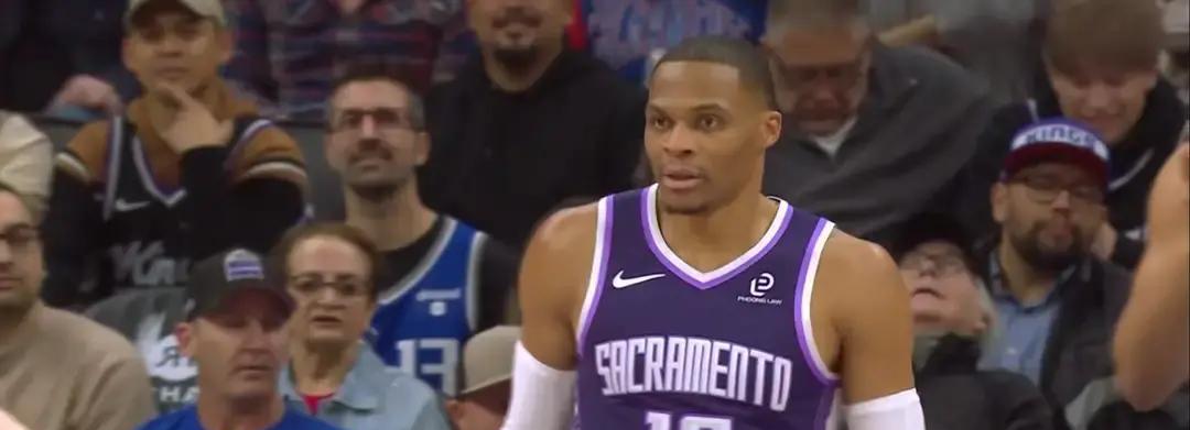 国王做对了一件事：他们让威斯布鲁克彻底放弃了投篮。不是他不能打，是快船根本不会