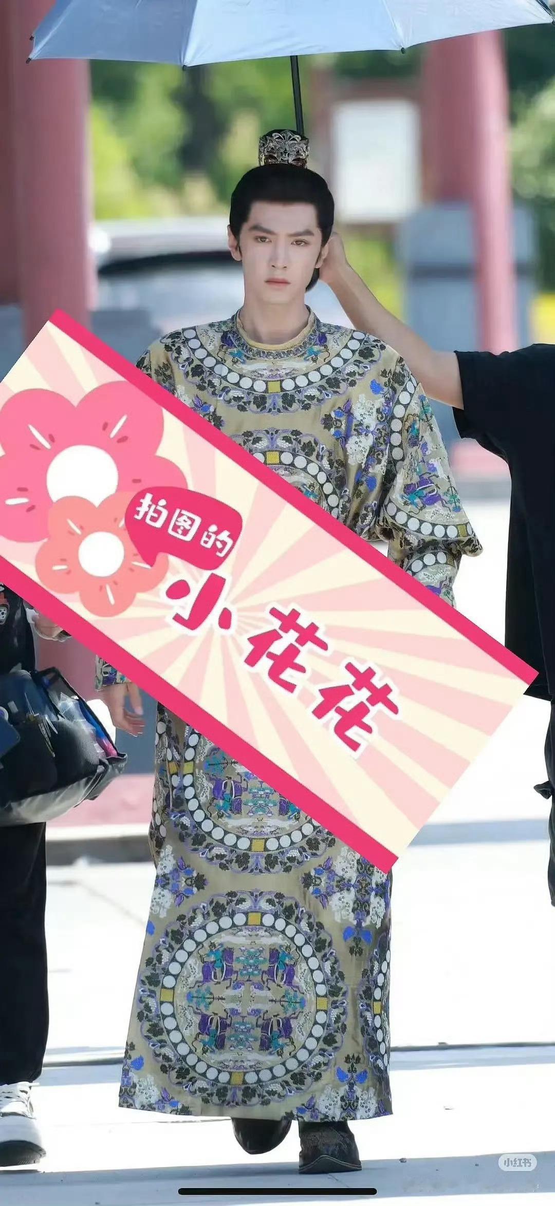 第一次见内娱有这么丑的衣服哈哈哈哈哈哈哈我还没认出来这是陈哲远😳​​​