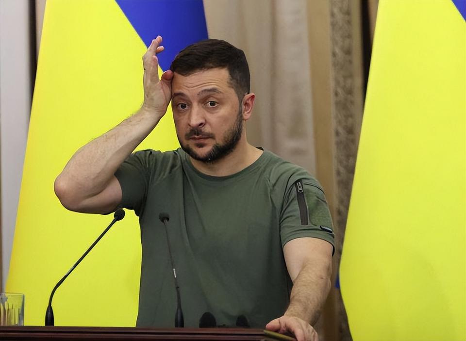 泽连斯基认怂？北约梦碎背后，3个现实打醒乌克兰2025年12月9日，泽连斯