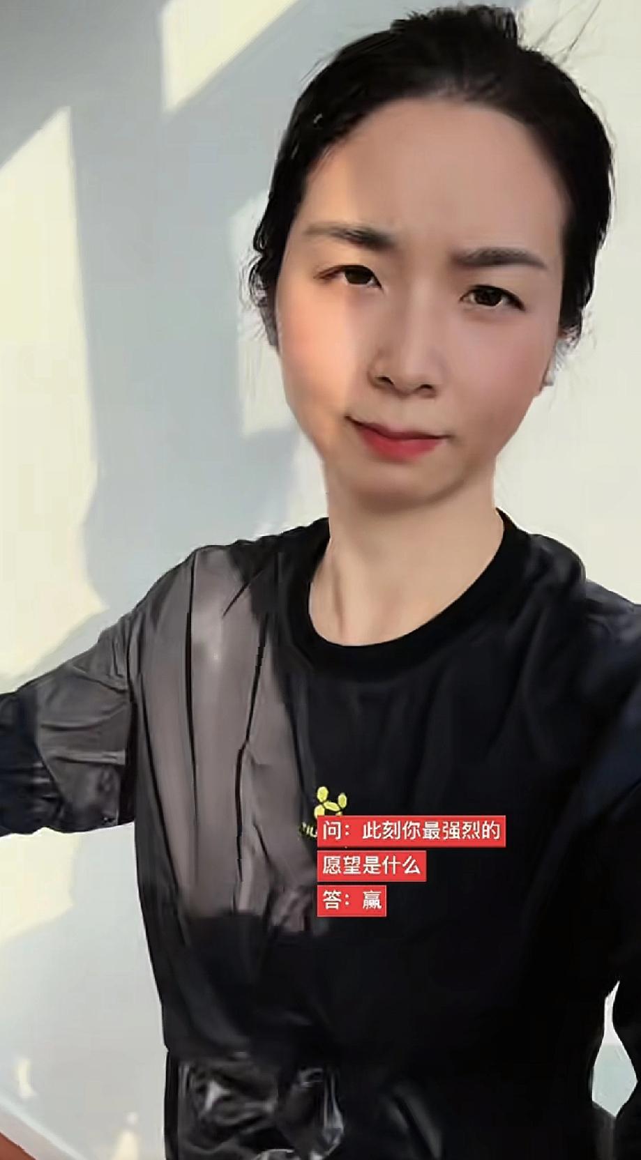 拿着法院的胜诉判决本该是被心疼的受害者结果整天对着镜头侃侃而谈化着全妆翻来