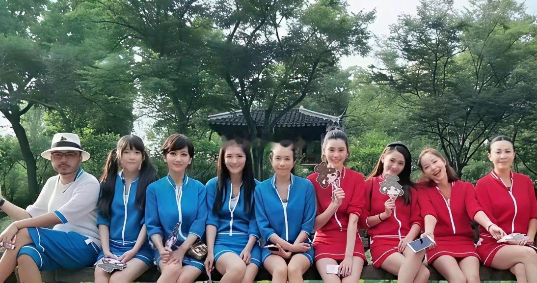 莫‏文蔚﻿⁠的腿真不是﻿盖的﻿﻿‏连超模奚‍‍‎梦瑶﻿‍﻿坐她旁‏⁠‍边⁠‎，都