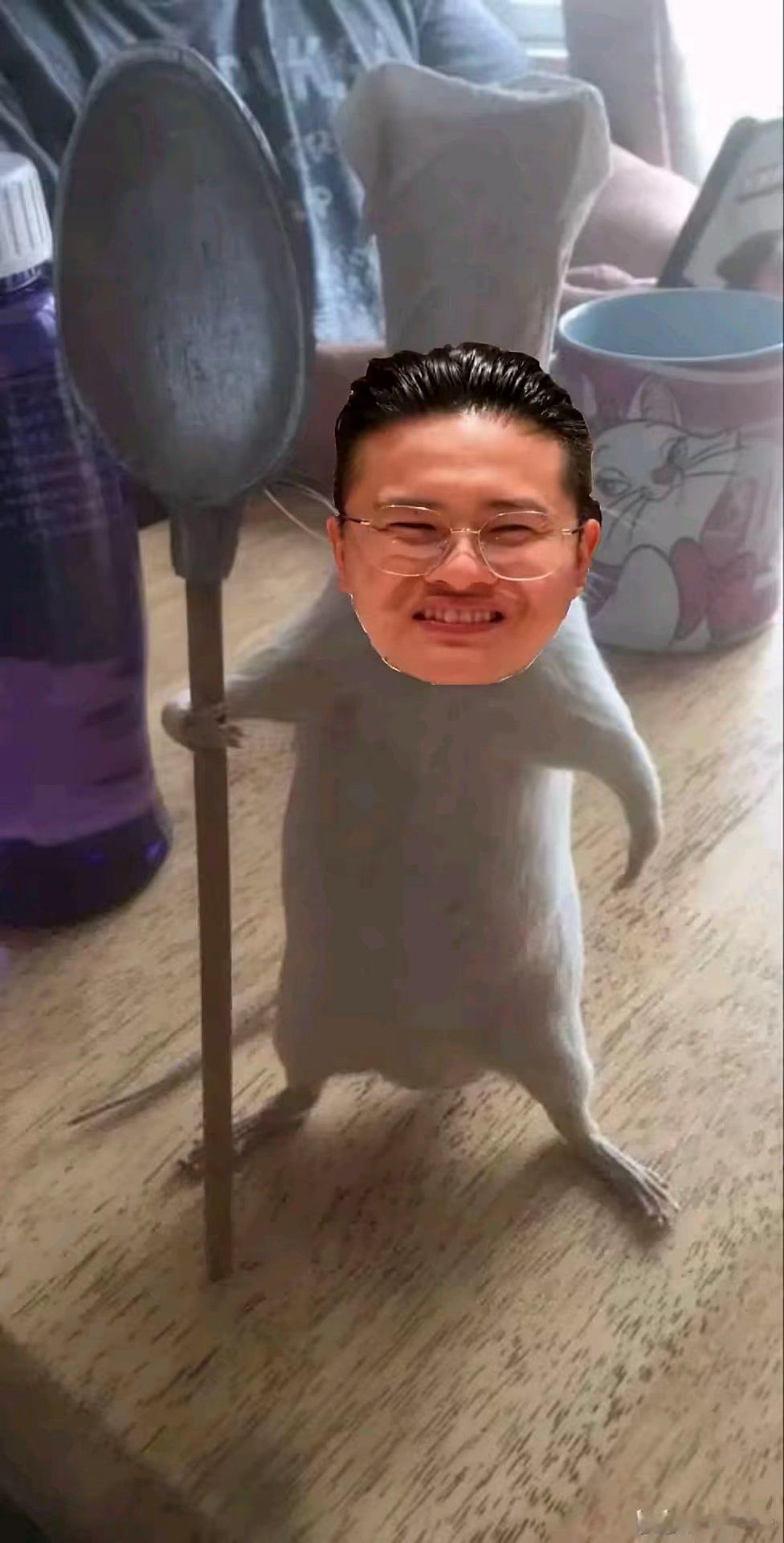 开饭了。饿疯了