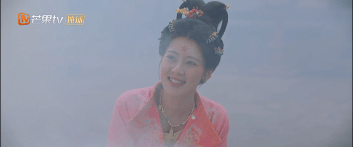 赵昭仪御廷谣气质和严馥之高度契合，赵昭仪与生俱来的元气感，让这个古灵精怪的少女形