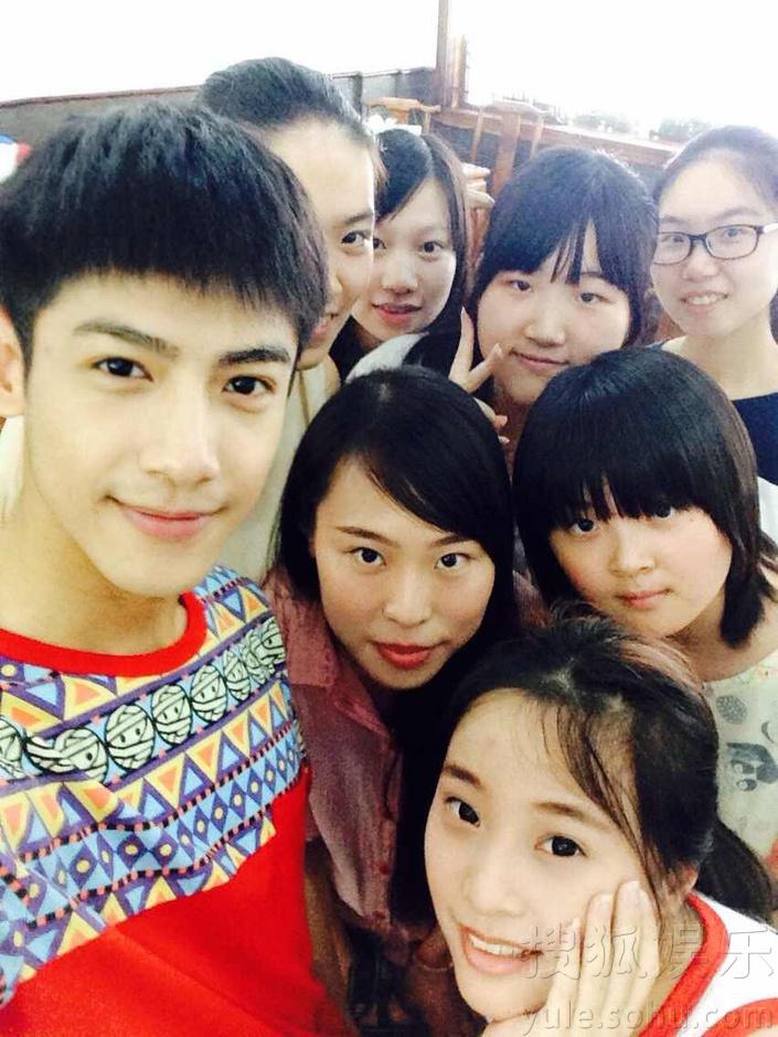 少年时的罗云熙最帅气，胖瘦适中，阳光大男孩。后来的他有点瘦，阳光味道也少了几分。