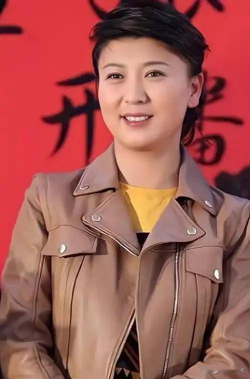 2016年，45岁的闫学晶发现自己意外怀孕，此时，女儿林傲雪28岁，儿子