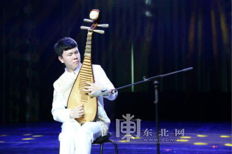 《我爱你中国》获得二等奖,笛子独奏《大漠》,琵琶独奏《十面埋伏》和