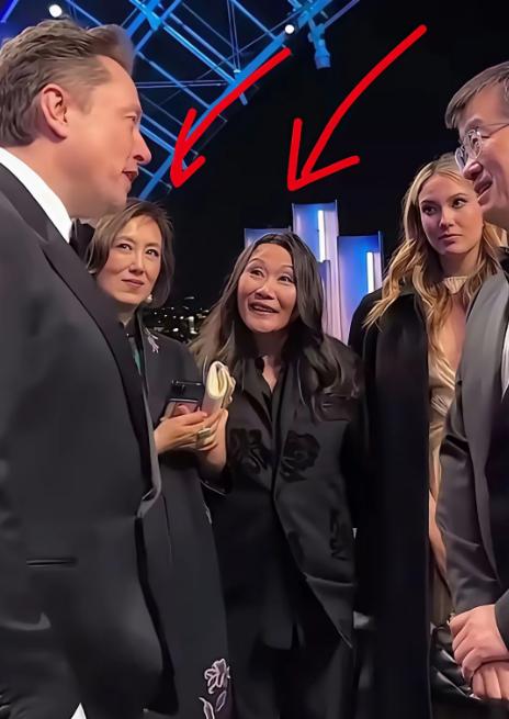 终于明白马斯克为什么能让那么多女人愿意给他生孩子了，在一场活动中，谷爱凌妈妈看马