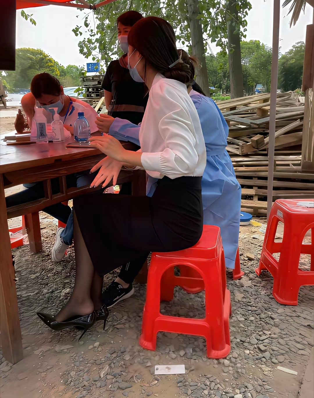 无论何时，我嫂子永远是村里最耀眼的那一个。