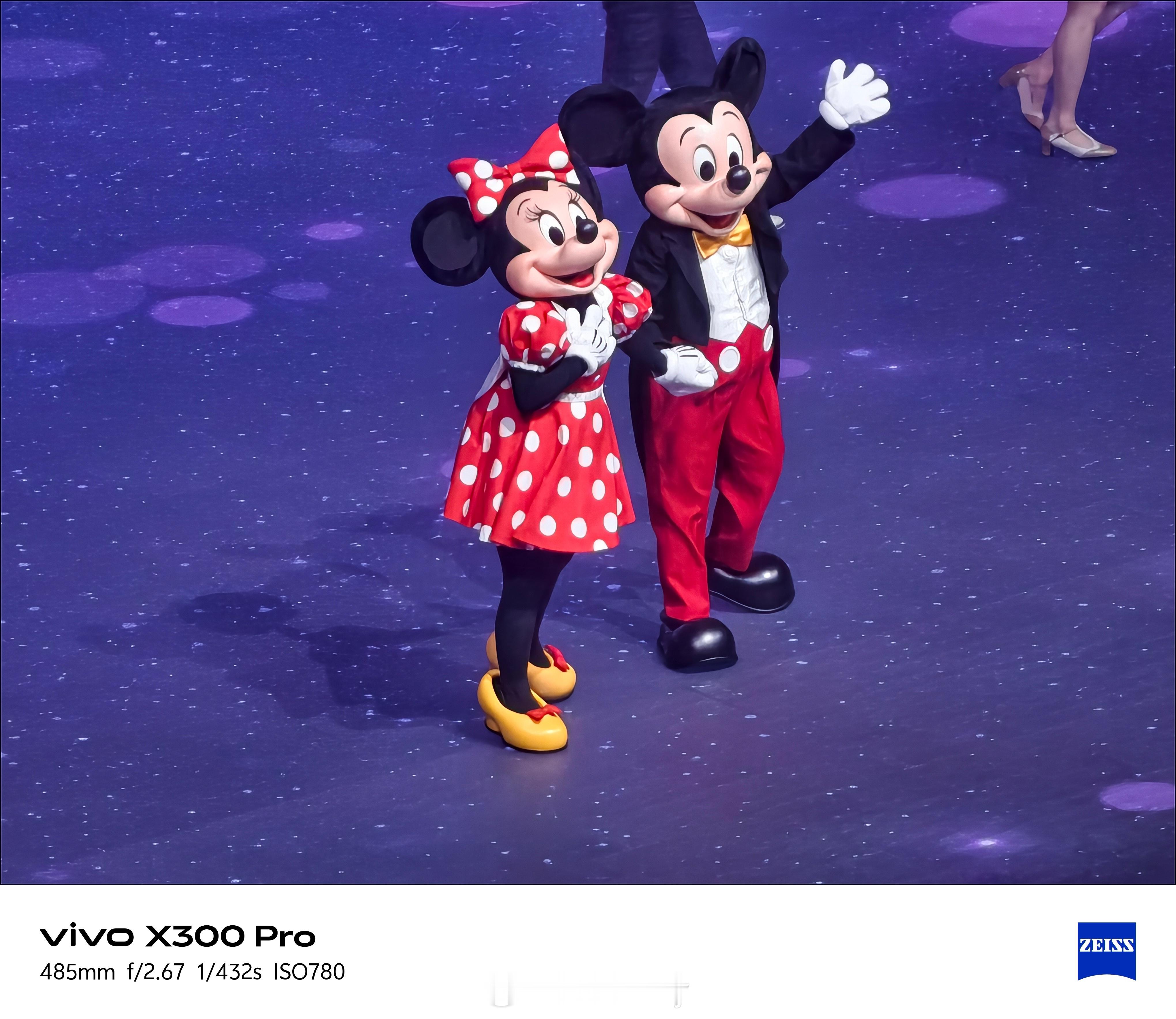 vivoX300系列发布会结束的彩蛋，看一场迪士尼表演。vivoX300P