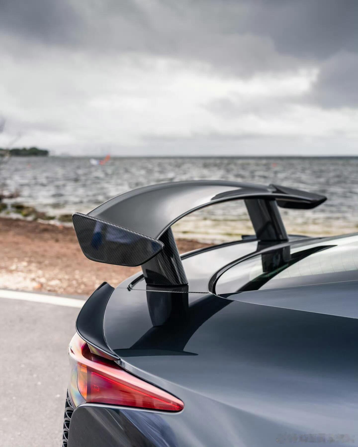 传奇超跑实拍！雷克萨斯LFA纽北赛道版太炸了！碳纤维大尾翼直接拉满战斗值，4.8