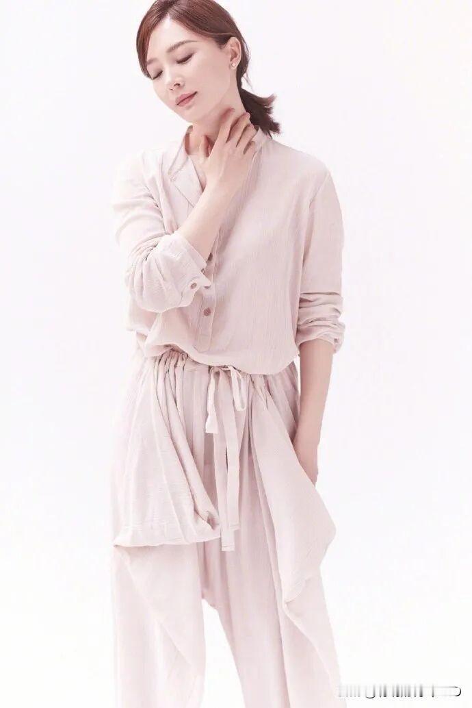 陈数，光影中的魅力女神