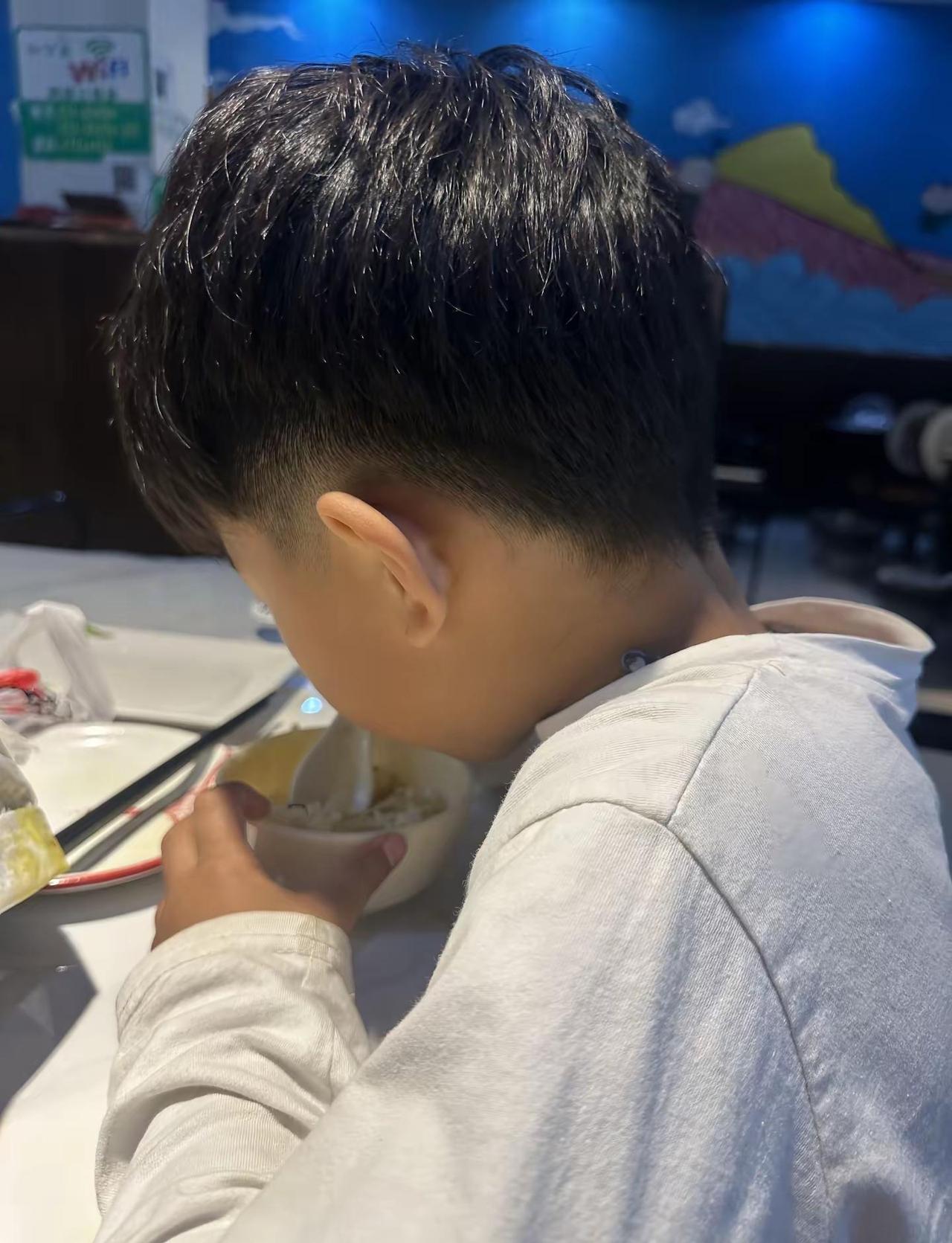 婚也结了娃也生了姑娘变大妈嘴也吵了架也干了也曾想分家柴米油盐酱醋茶浪漫都放下