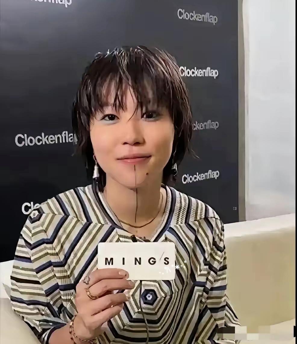 窦靖童不结婚不想当妈妈，本来想摘除子宫，王菲坚决不同意。​一向活得随性洒脱的王