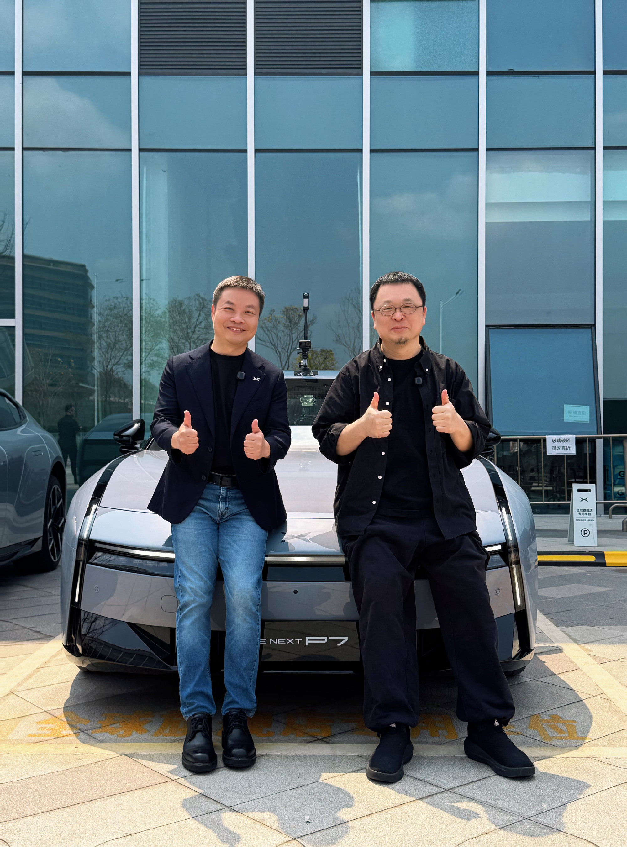 昨晚的小鹏哪像发布会，简直就是车友会，各车主轮流上台发言，还请了罗永浩来试车。众