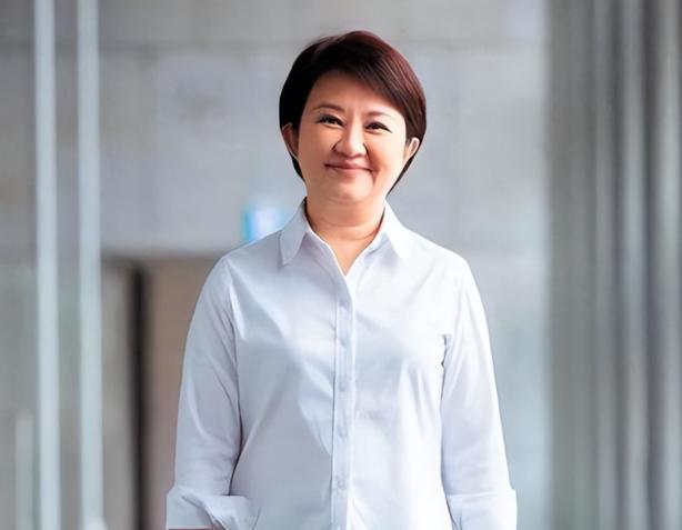 卢秀燕果真没让人失望！6月15日，卢秀燕在抵达桃园机场后表示，为期十天的访欧