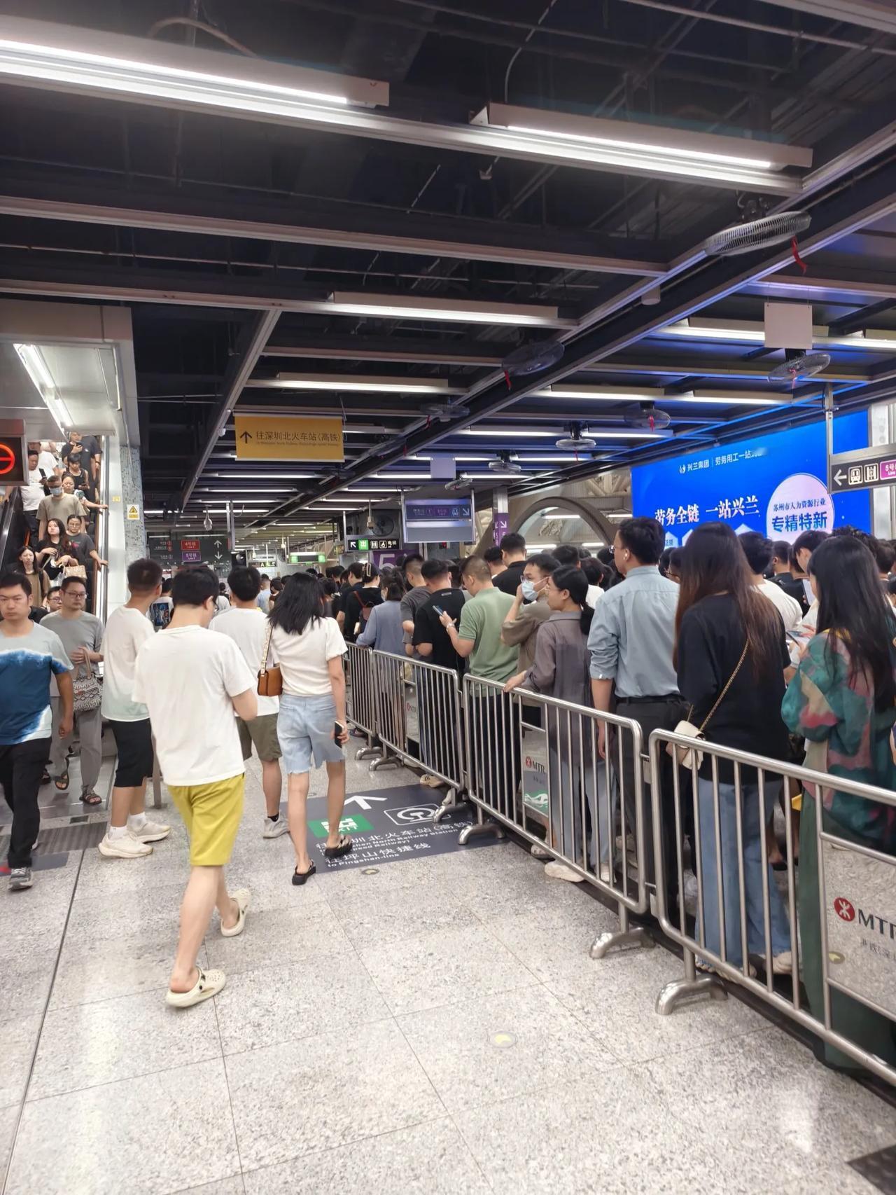 深圳北站堪称深圳最拥堵的地方。今年好多市民在人民网“领导留言板”吐槽其交通拥堵，