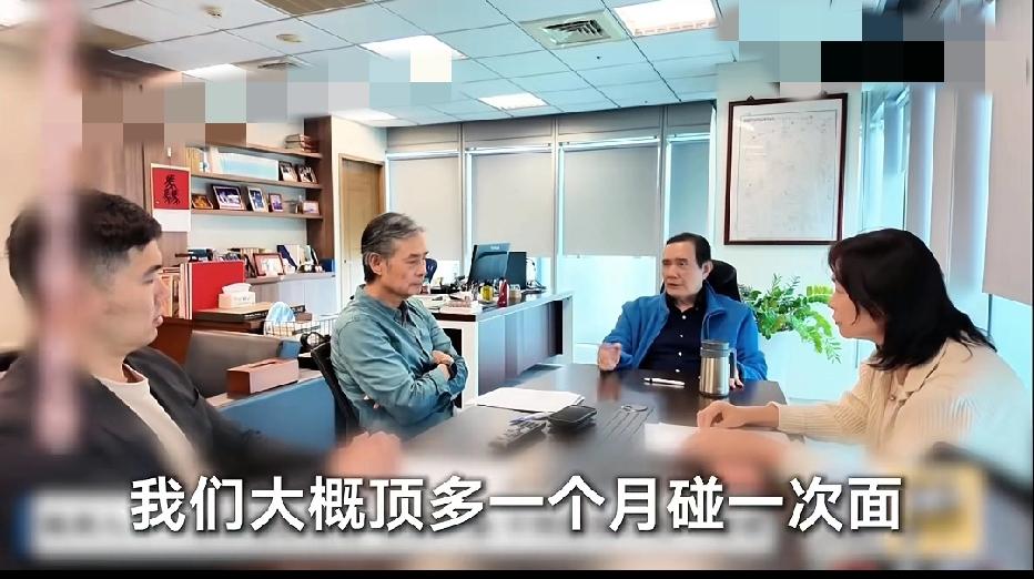马英九亲自回应，自己很清醒，旁边坐着金小刀，很明显，有意的在马英九面前显摆，提出