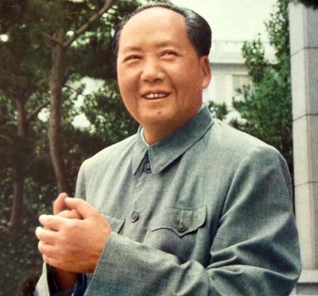 《1960年毛主席突袭做媒：警卫员藏女友被