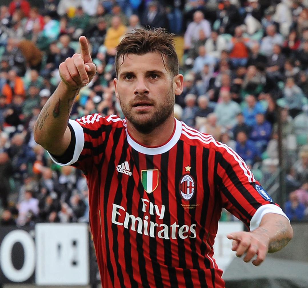 100万欧，能买到什么样的球员？答案是一个豪门的主力中场。当年诺切里诺加盟米兰