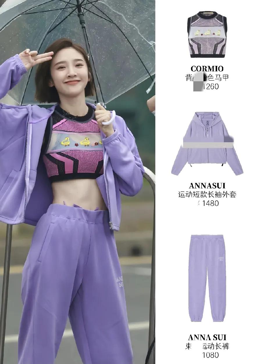 别羡慕唐艺昕这女人了。真羡慕不来，她穿运动装，身材又瘦又高不显胖。张若昀宠她