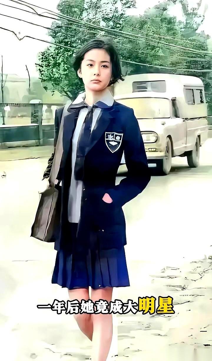 这张老照片，定格了一张有点倔强的脸。快门按下的第二年，照片里的这个人，就成了家