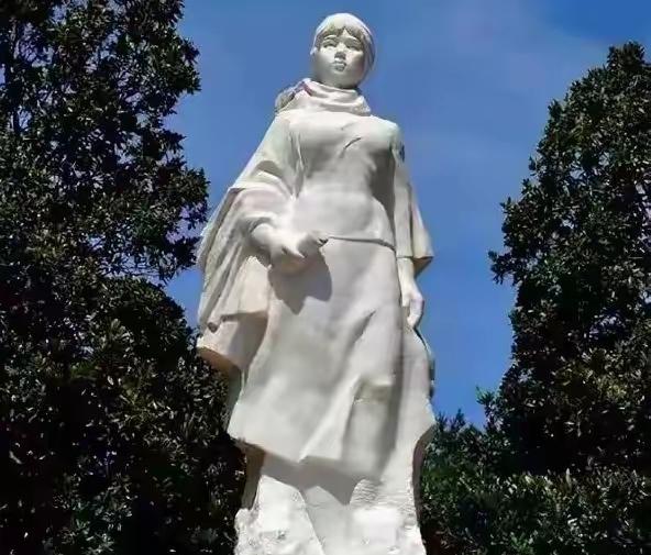 1990年9月，北京房山的荒草丛里，几个湖南干部扒开半人高的杂草，猛地定在原地，