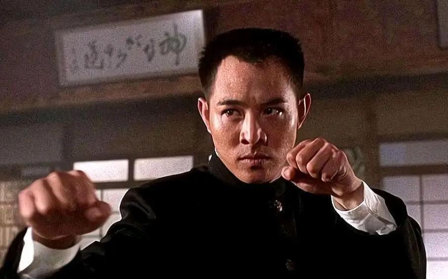 1994年，日本记者质问李连杰：“南京大屠杀死了30万人，你们一个个数的吗？”面