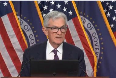 美国司法部连夜宣布，彻底撤销对美联储主席鲍威尔的刑事调查，这事搁谁看都觉得蹊跷，