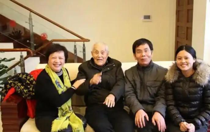 1984年，授衔少将孔俊彪返乡探亲，向接待他的地方官员提及：“我这次回来只住两天