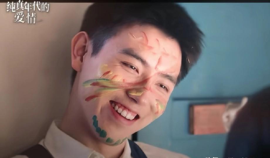 他脊椎错位没上热搜，但喉结一颤就让收视率飙了。不是星二代该有的资源咖剧本——片