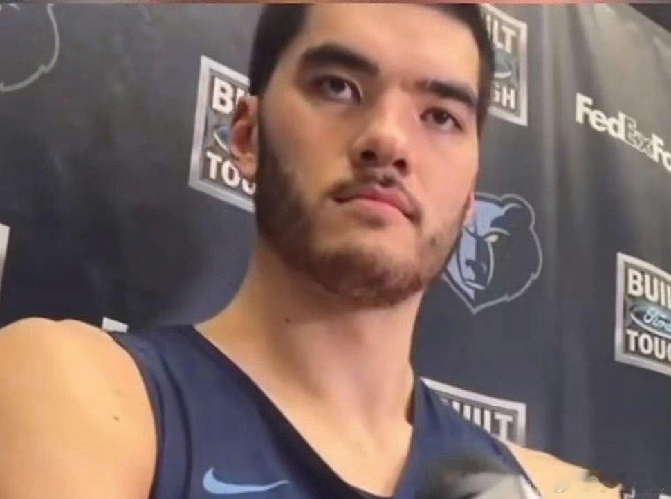 罕见！曝周志豪评价杨瀚森首发表现:“和他(杨瀚森）对位非常酷，夏季联赛我就听说他